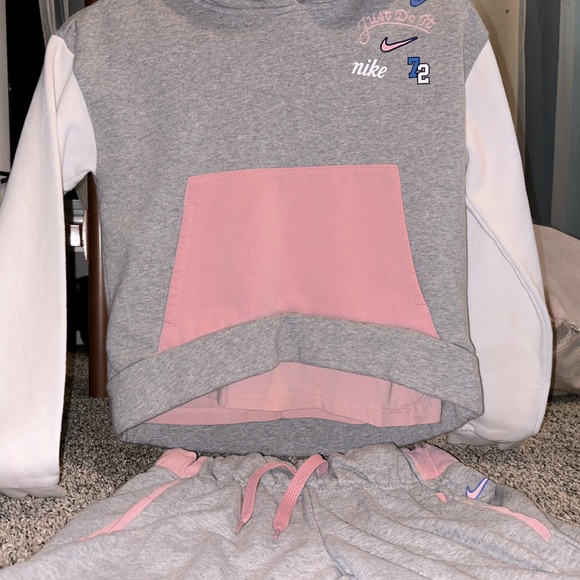 Nike girls Hoodie and shorts matching outfit, Size Large - Picture 15 of 16